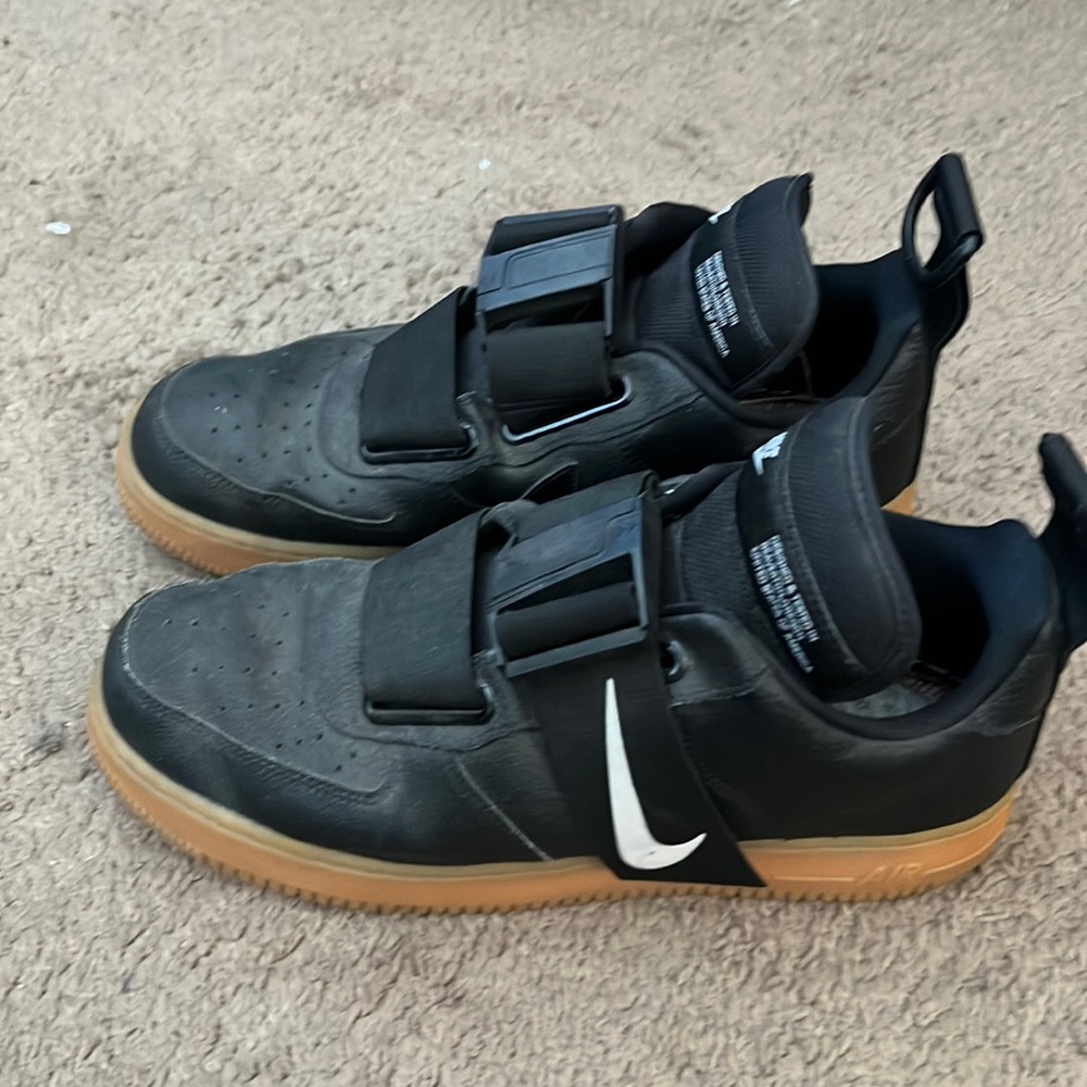 Nike Men’s Black and Gum Strap Sneakers